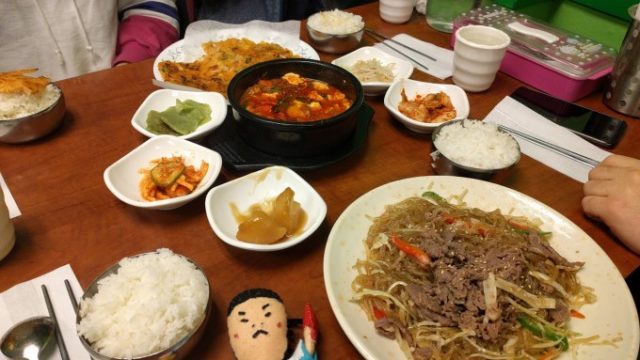 コリアンタウンならではの韓国料理