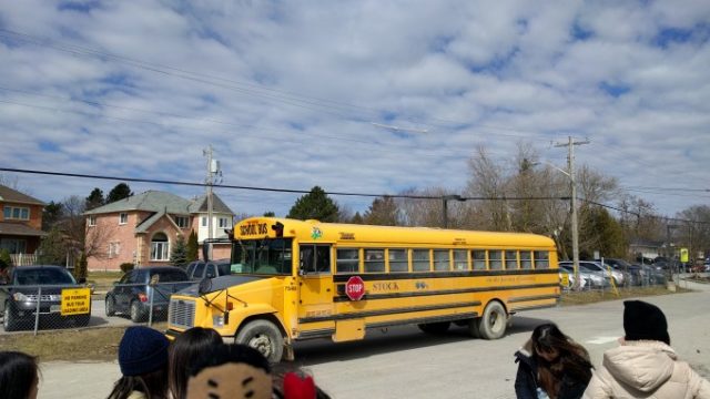 School Busでメープルシロップファームへ
